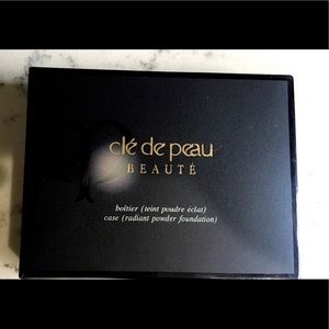 Cle de Peau radiant powder foundation O10